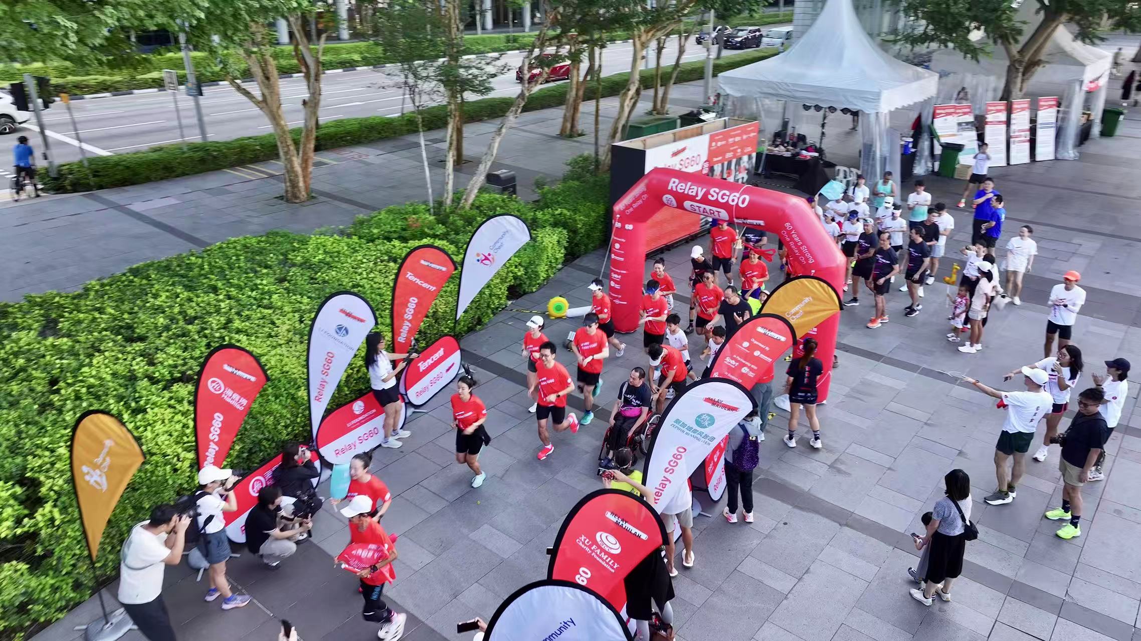 Aerial drone shot of runners assembled at the Relay SG60 starting pens
